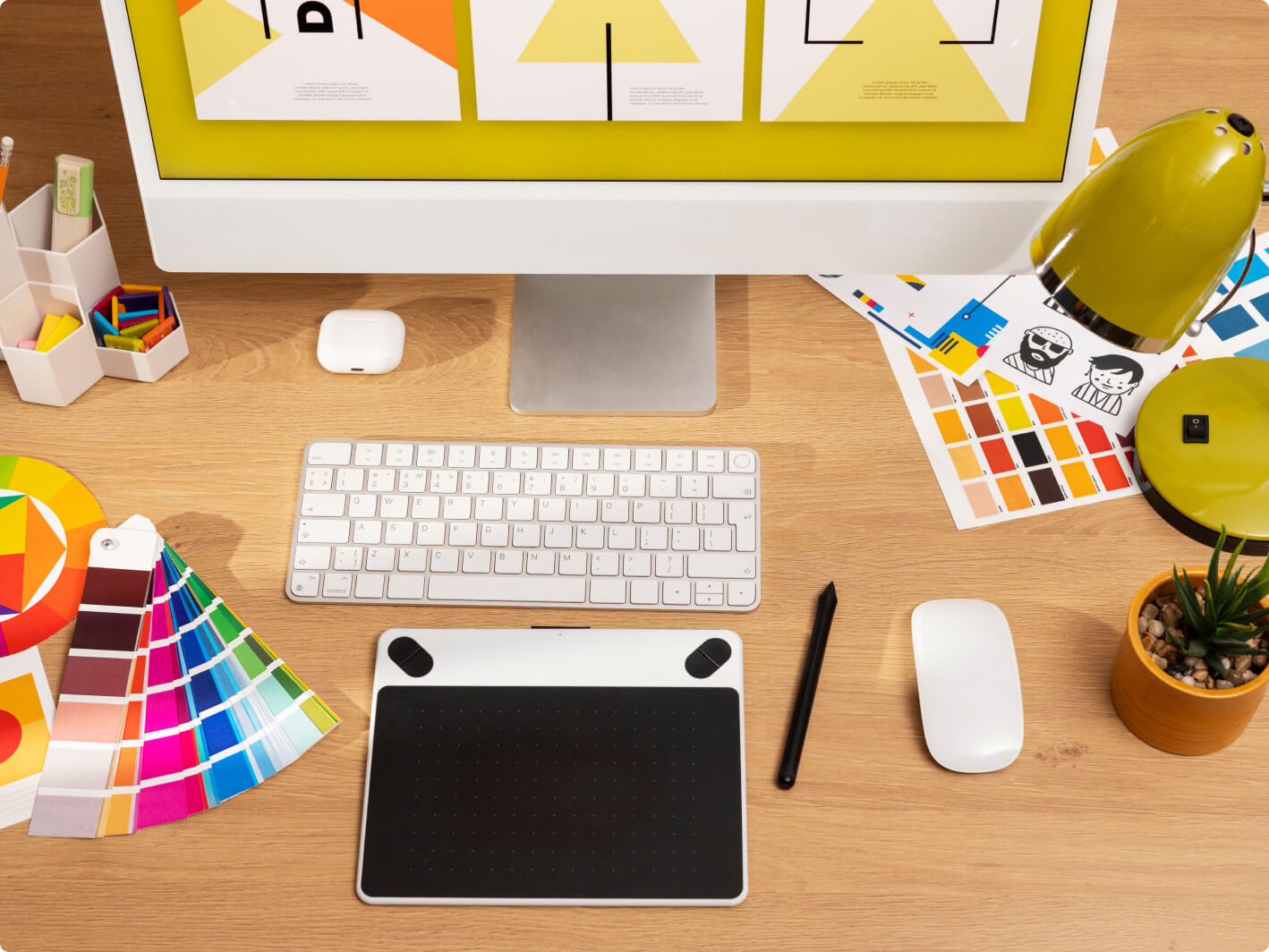 Stanowisko z komputerem i narzedziami do pracy